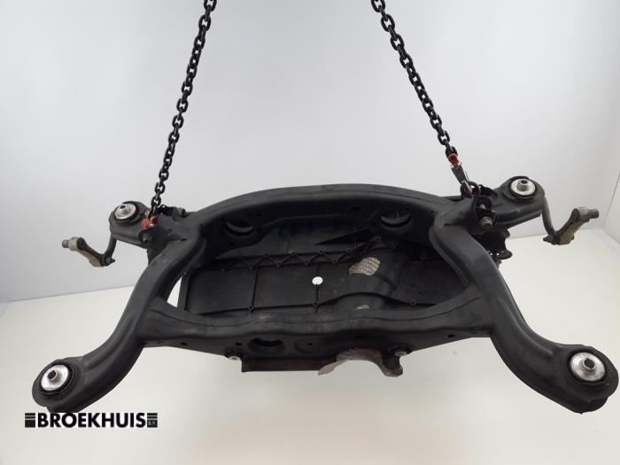 Gebruikte Subframe Mercedes CLA (117.3) 1.6 CLA-180 16V Prijs € 175,00 Margeregeling aangeboden door Autobedrijf Broekhuis B.V.