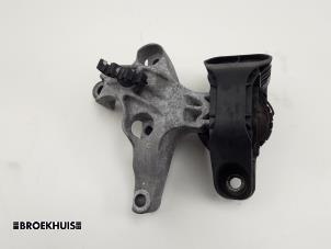 Gebruikte Motorrubber Renault Clio IV (5R) 1.5 dCi 90 FAP Prijs € 25,00 Margeregeling aangeboden door Autobedrijf Broekhuis B.V.