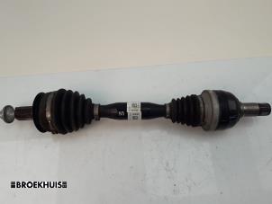 Gebruikte Aandrijfas links-voor Mercedes CLA (117.3) 1.6 CLA-180 16V Prijs € 150,00 Margeregeling aangeboden door Autobedrijf Broekhuis B.V.