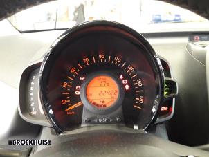 Gebruikte Kilometerteller KM Toyota Aygo (B40) 1.0 12V VVT-i Prijs € 60,00 Margeregeling aangeboden door Autobedrijf Broekhuis B.V.