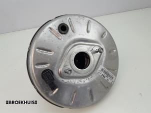 Gebruikte Rembekrachtiger Mercedes CLA (117.3) 1.6 CLA-180 16V Prijs € 75,00 Margeregeling aangeboden door Autobedrijf Broekhuis B.V.