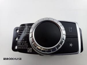 Gebruikte I-Drive knop Mercedes CLA (117.3) 1.6 CLA-180 16V Prijs € 50,00 Margeregeling aangeboden door Autobedrijf Broekhuis B.V.