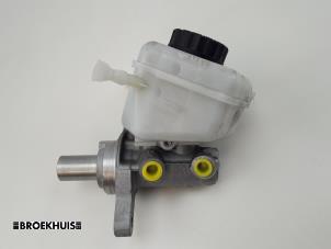 Gebruikte Hoofdremcilinder BMW 3 serie (F30) 320d 2.0 16V EfficientDynamicsEdition Prijs € 40,00 Margeregeling aangeboden door Autobedrijf Broekhuis B.V.
