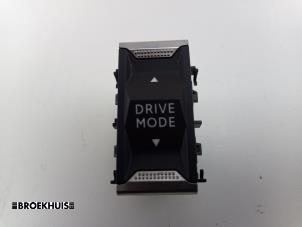 Gebruikte Schakelaar (diversen) Peugeot 208 II (UB/UH/UP) e-208 50 kWh Prijs € 25,00 Margeregeling aangeboden door Autobedrijf Broekhuis B.V.