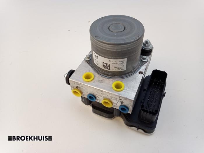 Gebruikte ABS Pomp Peugeot 208 II (UB/UH/UP) e-208 50 kWh Prijs € 325,00 Margeregeling aangeboden door Autobedrijf Broekhuis B.V.
