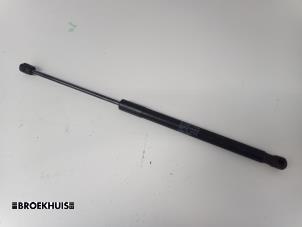 Gebruikte Kofferdekseldemper rechts-achter Mercedes C Estate (S204) 1.6 C-180K 16V BlueEfficiency Prijs op aanvraag aangeboden door Autobedrijf Broekhuis B.V.