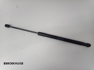 Gebruikte Kofferdekseldemper links-achter Mercedes C Estate (S204) 1.6 C-180K 16V BlueEfficiency Prijs op aanvraag aangeboden door Autobedrijf Broekhuis B.V.