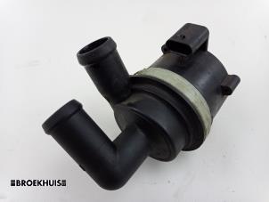 Gebruikte Waterpomp Audi A4 (B8) 2.0 eTDI 16V Prijs € 35,00 Margeregeling aangeboden door Autobedrijf Broekhuis B.V.