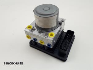 Gebruikte ABS Pomp Fiat 500X (334) 1.0 FireFly Turbo 120 12V Prijs € 200,00 Margeregeling aangeboden door Autobedrijf Broekhuis B.V.