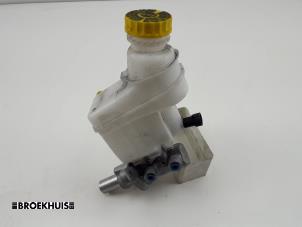 Gebruikte Hoofdremcilinder Fiat 500X (334) 1.0 FireFly Turbo 120 12V Prijs € 75,00 Margeregeling aangeboden door Autobedrijf Broekhuis B.V.