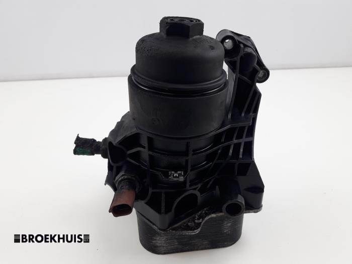 Gebruikte Oliefilterhuis Volkswagen Golf VII (AUA) 2.0 GTD 16V Prijs € 35,00 Margeregeling aangeboden door Autobedrijf Broekhuis B.V.