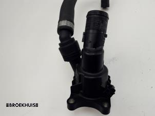 Gebruikte Thermostaathuis Volvo V40 (MV) 2.0 D2 16V Prijs € 35,00 Margeregeling aangeboden door Autobedrijf Broekhuis B.V.