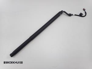 Gebruikte Kofferdekseldemper rechts-achter Skoda Kodiaq 1.5 TSI 150 ACT 16V Prijs € 150,00 Margeregeling aangeboden door Autobedrijf Broekhuis B.V.