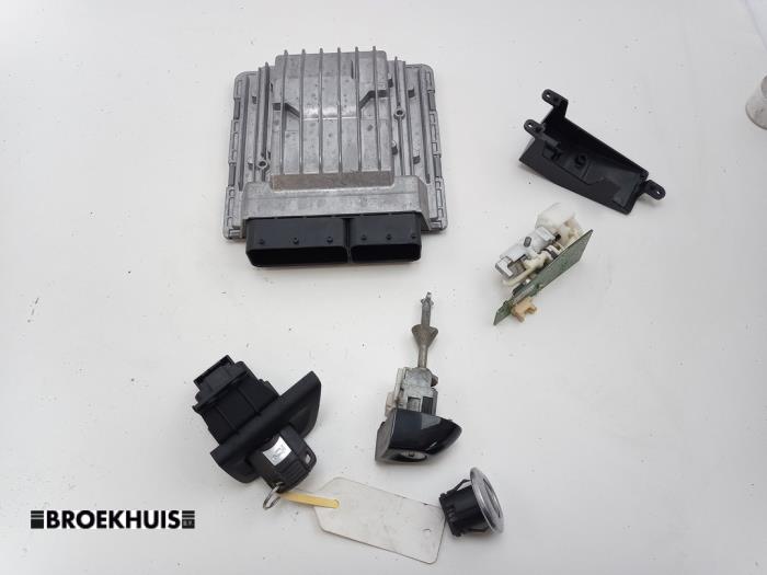 Gebruikte Inspuitcomputer BMW 1 serie (E87/87N) 118i 16V Prijs € 200,00 Margeregeling aangeboden door Autobedrijf Broekhuis B.V.