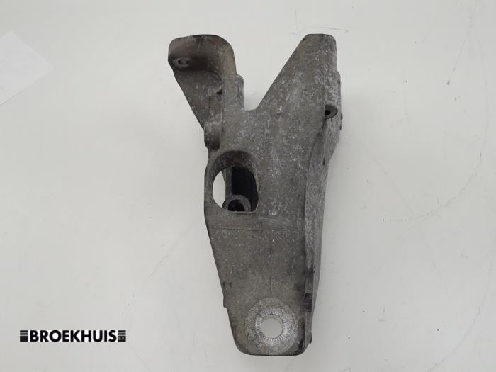 Gebruikte Motorrubber Volkswagen Transporter T6 2.0 TDI Prijs € 36,30 Inclusief btw aangeboden door Autobedrijf Broekhuis B.V.
