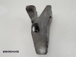 Gebruikte Motorsteun Volkswagen Transporter T6 2.0 TDI Prijs € 36,30 Inclusief btw aangeboden door Autobedrijf Broekhuis B.V.