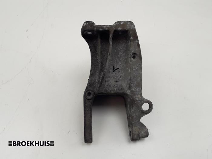 Gebruikte Motorrubber Volkswagen Transporter T6 2.0 TDI Prijs € 30,25 Inclusief btw aangeboden door Autobedrijf Broekhuis B.V.