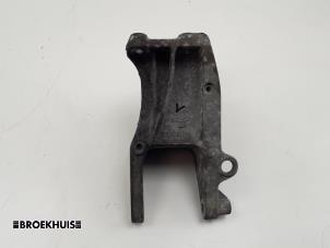 Gebruikte Motorsteun Volkswagen Transporter T6 2.0 TDI Prijs € 30,25 Inclusief btw aangeboden door Autobedrijf Broekhuis B.V.