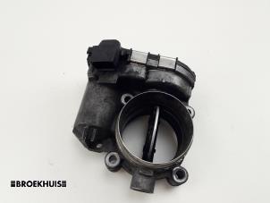 Gebruikte Gasklephuis Mercedes E (W211) 2.2 E-220 CDI 16V Prijs € 40,00 Margeregeling aangeboden door Autobedrijf Broekhuis B.V.