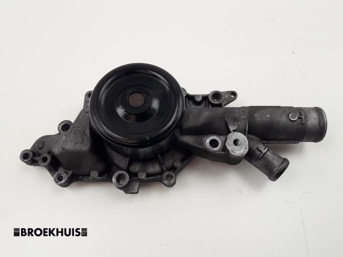 Gebruikte Waterpomp Mercedes E (W211) 2.2 E-220 CDI 16V Prijs € 30,00 Margeregeling aangeboden door Autobedrijf Broekhuis B.V.
