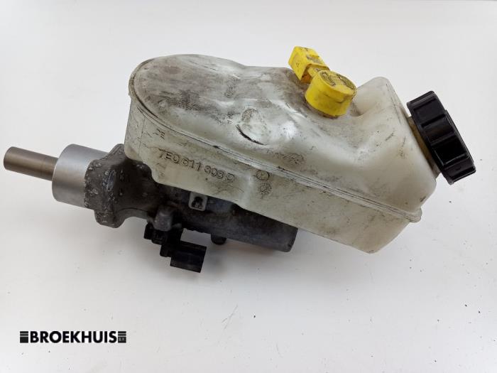 Gebruikte Hoofdremcilinder Volkswagen Transporter T6 2.0 TDI Prijs € 48,40 Inclusief btw aangeboden door Autobedrijf Broekhuis B.V.