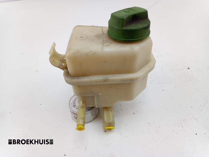 Stuurbekrachtiging Olie Reservoir van een Volkswagen Transporter T6 2.0 TDI 2018