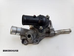 Gebruikte Thermostaathuis Mazda CX-3 (DJ/DK) 2.0 SkyActiv-G 120 Prijs € 30,00 Margeregeling aangeboden door Autobedrijf Broekhuis B.V.