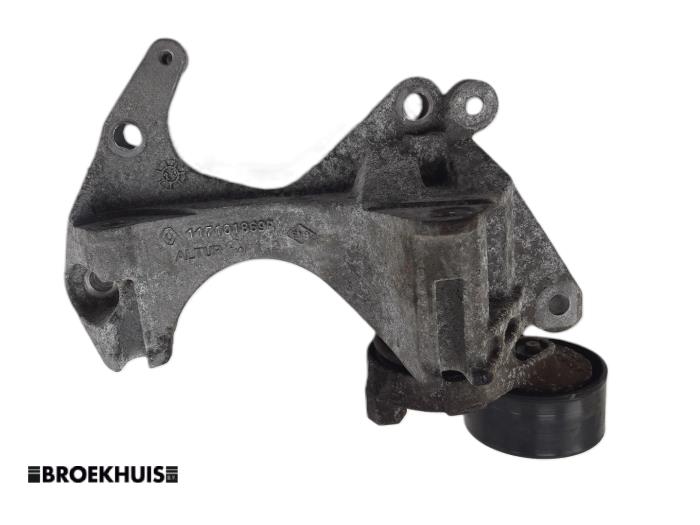 Gebruikte Dynamosteun boven Renault Clio IV (5R) 0.9 Energy TCE 90 12V Prijs € 40,00 Margeregeling aangeboden door Autobedrijf Broekhuis B.V.