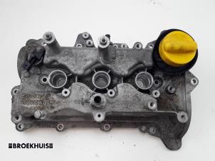 Gebruikte Kleppendeksel Renault Clio IV (5R) 0.9 Energy TCE 90 12V Prijs € 50,00 Margeregeling aangeboden door Autobedrijf Broekhuis B.V.