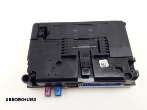 Gebruikte Navigatie Module Renault Trafic (1FL/2FL/3FL/4FL) 2.0 dCi 16V 130 Prijs € 121,00 Inclusief btw aangeboden door Autobedrijf Broekhuis B.V.