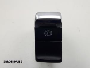 Gebruikte Schakelaar handrem Audi A5 Sportback (8TA) 2.0 TDI 16V Prijs € 12,50 Margeregeling aangeboden door Autobedrijf Broekhuis B.V.