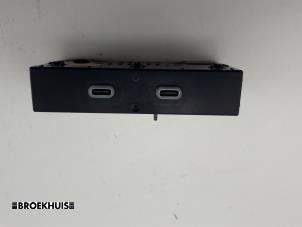 Gebruikte AUX/USB aansluiting Skoda Octavia Combi (NXAC) iV 1.4 TSI RS 16V Prijs € 25,00 Margeregeling aangeboden door Autobedrijf Broekhuis B.V.
