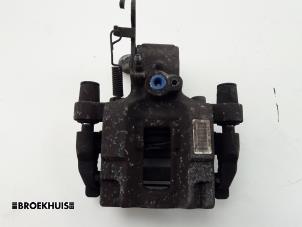 Gebruikte Remklauw (Tang) links-achter Peugeot 308 SW (L4/L9/LC/LJ/LR) 1.6 BlueHDi 120 Prijs € 20,00 Margeregeling aangeboden door Autobedrijf Broekhuis B.V.