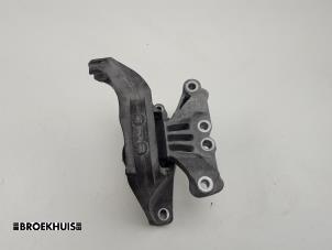 Gebruikte Motorsteun Peugeot 308 SW (L4/L9/LC/LJ/LR) 1.6 BlueHDi 120 Prijs € 20,00 Margeregeling aangeboden door Autobedrijf Broekhuis B.V.