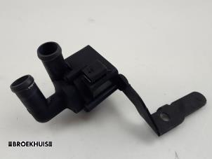 Gebruikte Waterpomp Skoda Superb Combi (3TAC/TAF) 1.6 TDI Prijs € 40,00 Margeregeling aangeboden door Autobedrijf Broekhuis B.V.