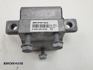 Gebruikte Versnellingsbak Steun Mercedes C AMG (C205) 4.0 C-63 S AMG V8 Biturbo Prijs € 35,00 Margeregeling aangeboden door Autobedrijf Broekhuis B.V.