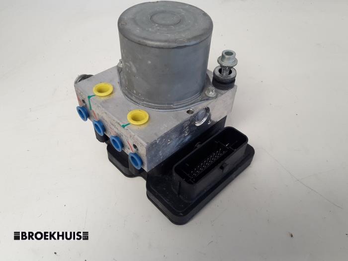 Gebruikte ABS Pomp Dacia Spring 45 Prijs € 50,00 Margeregeling aangeboden door Autobedrijf Broekhuis B.V.