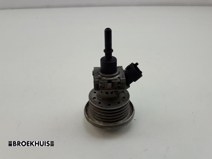 Gebruikte Injector adblue Opel Vivaro 1.6 CDTi BiTurbo 125 Prijs € 151,25 Inclusief btw aangeboden door Autobedrijf Broekhuis B.V.