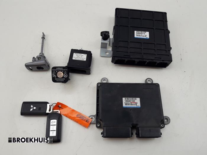 Gebruikte Inspuitcomputer Mitsubishi Outlander (GF/GG) 2.0 16V PHEV 4x4 Prijs € 150,00 Margeregeling aangeboden door Autobedrijf Broekhuis B.V.