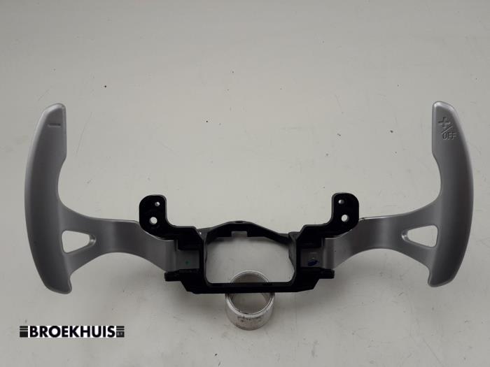 Gebruikte Schakelflipper set Mitsubishi Outlander (GF/GG) 2.0 16V PHEV 4x4 Prijs € 40,00 Margeregeling aangeboden door Autobedrijf Broekhuis B.V.