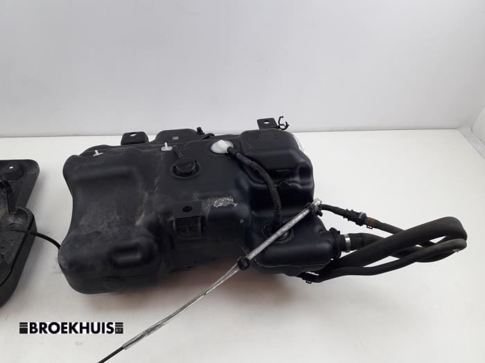 Gebruikte Ureumreservoir Opel Vivaro 1.6 CDTi BiTurbo 125 Prijs € 453,75 Inclusief btw aangeboden door Autobedrijf Broekhuis B.V.