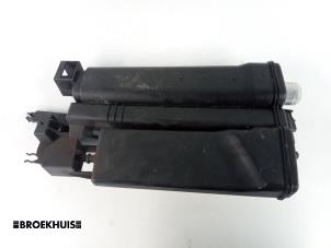 Gebruikte Koolstoffilter Audi A3 Limousine (8VS/8VM) 1.5 TFSI 16V Prijs € 20,00 Margeregeling aangeboden door Autobedrijf Broekhuis B.V.