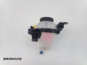 Gebruikte Expansievat Mercedes E (C238) E-200 EQ Boost 2.0 Turbo 16V Prijs € 17,50 Margeregeling aangeboden door Autobedrijf Broekhuis B.V.