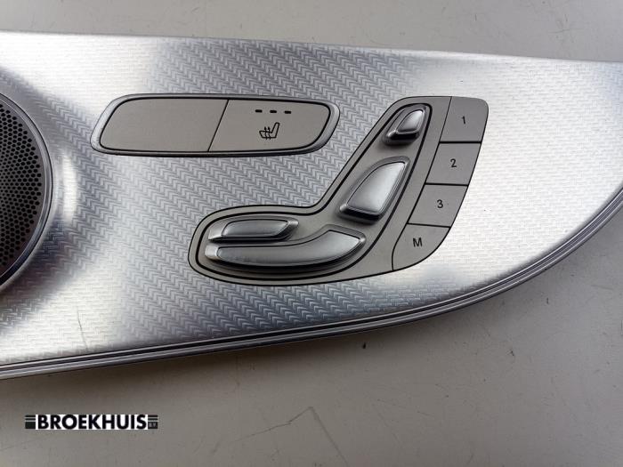 Stoelverstellings Schakelaar van een Mercedes-Benz E (C238) E-200 EQ Boost 2.0 Turbo 16V 2020