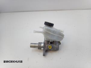 Gebruikte Hoofdremcilinder Mercedes E (C238) E-200 EQ Boost 2.0 Turbo 16V Prijs € 50,00 Margeregeling aangeboden door Autobedrijf Broekhuis B.V.