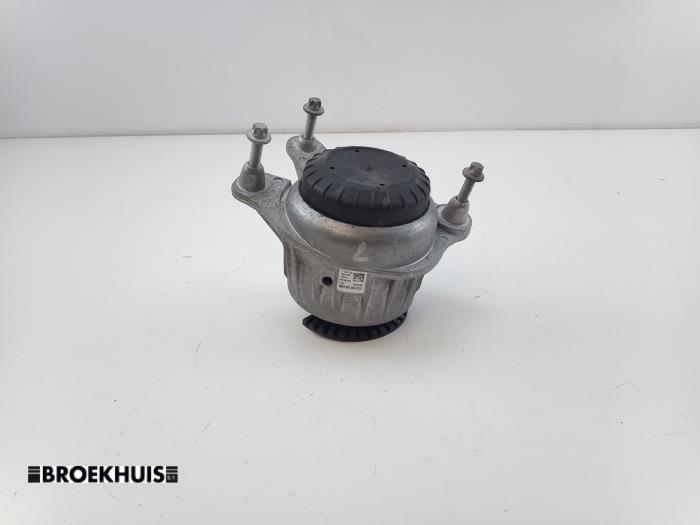 Gebruikte Motorsteun Mercedes E (C238) E-200 EQ Boost 2.0 Turbo 16V Prijs € 25,00 Margeregeling aangeboden door Autobedrijf Broekhuis B.V.