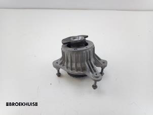 Gebruikte Motorrubber Mercedes E (C238) E-200 EQ Boost 2.0 Turbo 16V Prijs € 25,00 Margeregeling aangeboden door Autobedrijf Broekhuis B.V.