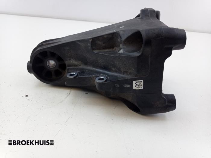 Gebruikte Motorsteun Mercedes E (C238) E-200 EQ Boost 2.0 Turbo 16V Prijs € 55,00 Margeregeling aangeboden door Autobedrijf Broekhuis B.V.