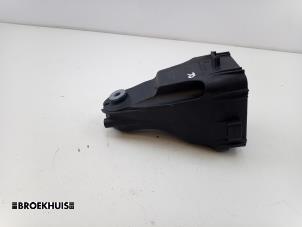 Gebruikte Motorrubber Mercedes E (C238) E-200 EQ Boost 2.0 Turbo 16V Prijs € 40,00 Margeregeling aangeboden door Autobedrijf Broekhuis B.V.