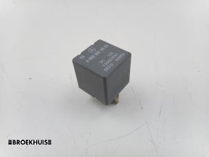 Gebruikte Relais Mercedes E (C238) E-200 EQ Boost 2.0 Turbo 16V Prijs € 5,00 Margeregeling aangeboden door Autobedrijf Broekhuis B.V.